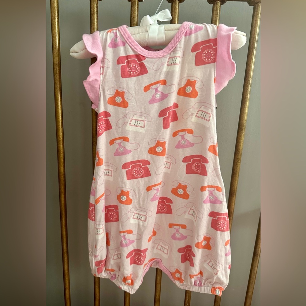 NWT Bestaroo Pink Telephone Flutter Sleeve Bubble Romper